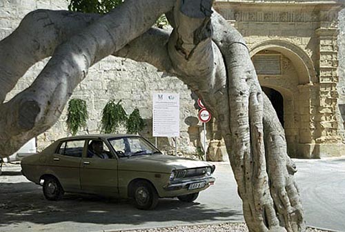 Мальта. Мдина. Ниссан Санни B210 (Датсун 120Y) у Греческих ворот. 2006
