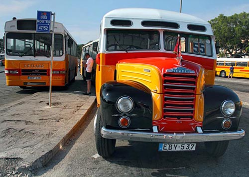 Мальта. Валетта. Старый мальтийский автобус Фордзон. 2011